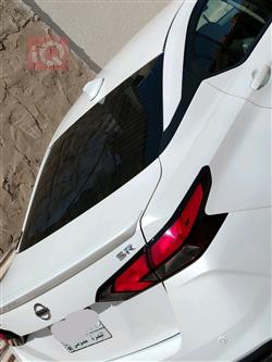 نيسان فيرسا